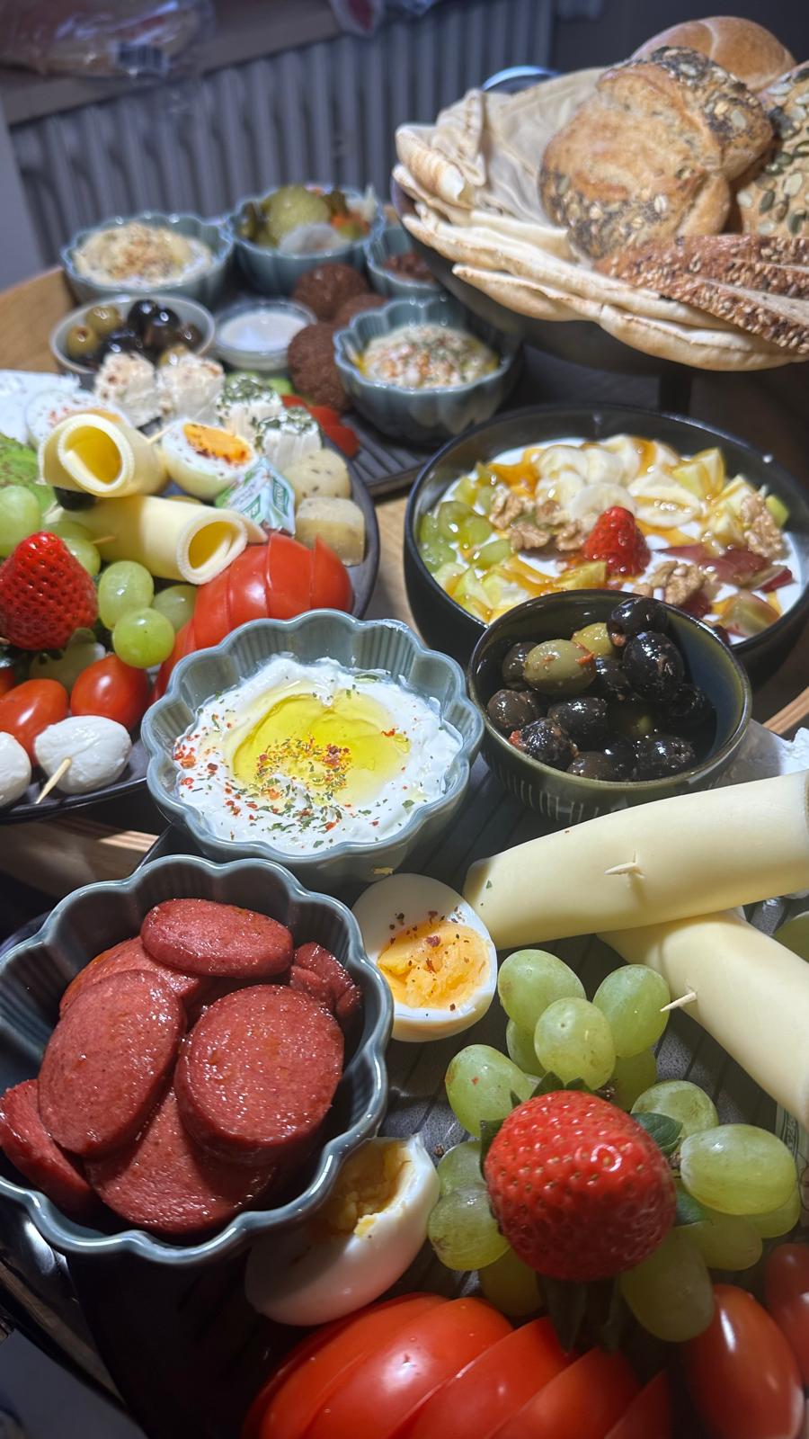 ELAYA Cafe Speisen und Ambiente